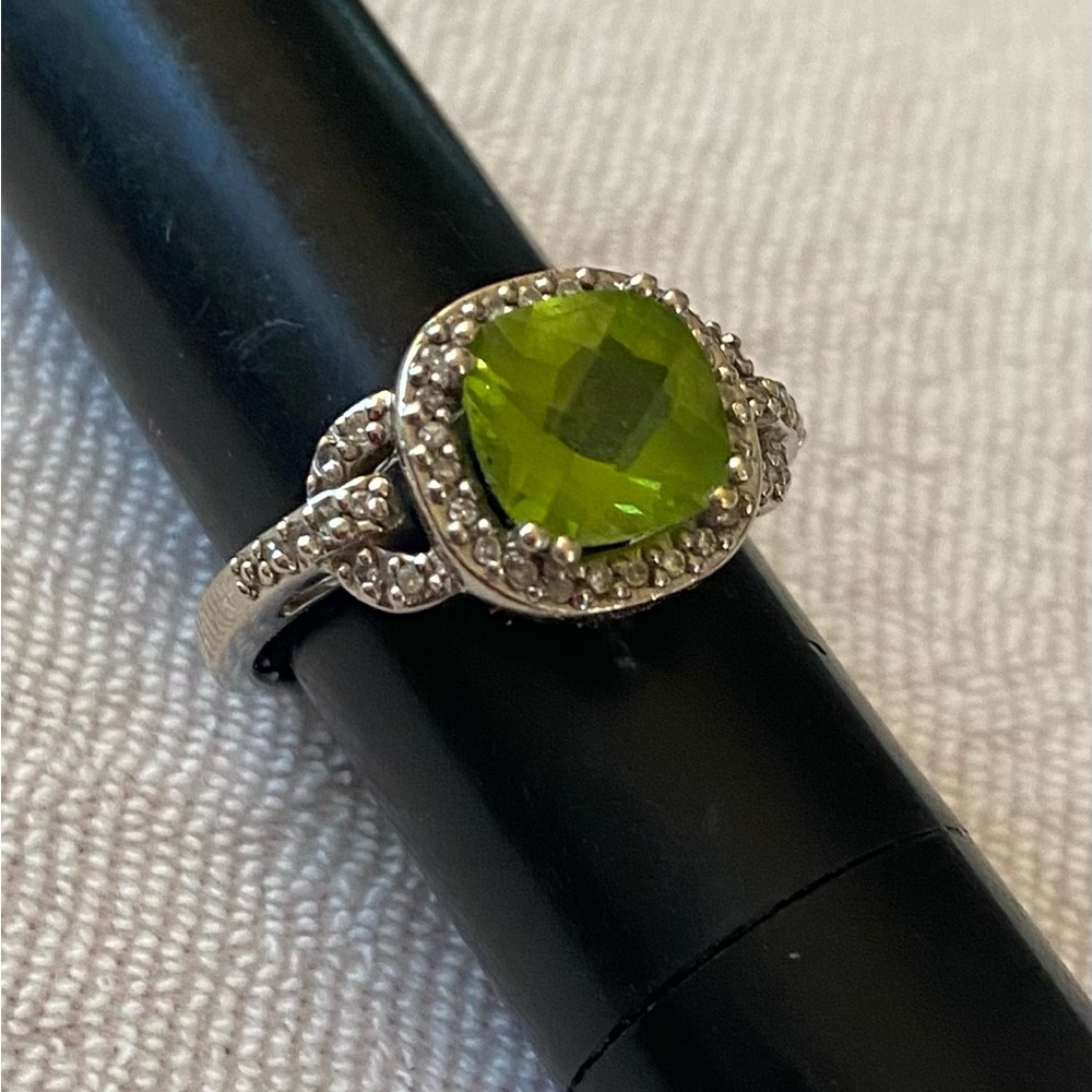 10K White Gold and Diamond Peridot Ring. Size 7